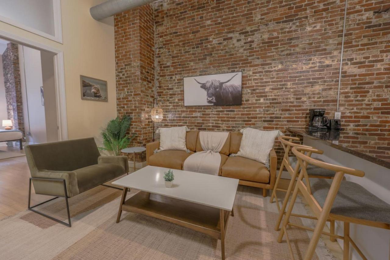 Apartamento Stylish Exposed Brick 3 Bedroom *